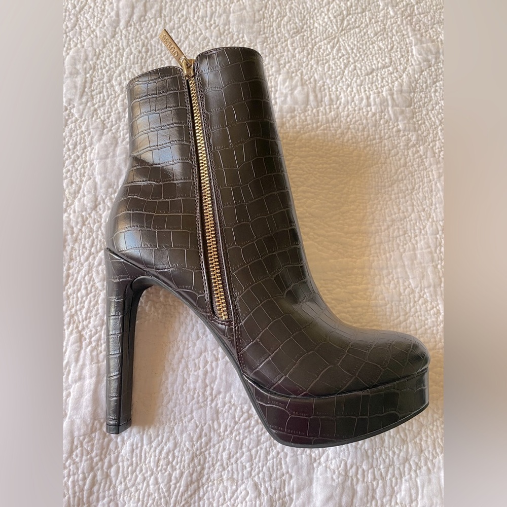 Boots Guess brown